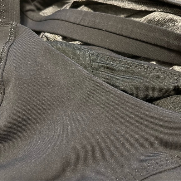 Lululemon Back on Track Tank - Black - Size 6 - Picture 9 of 10